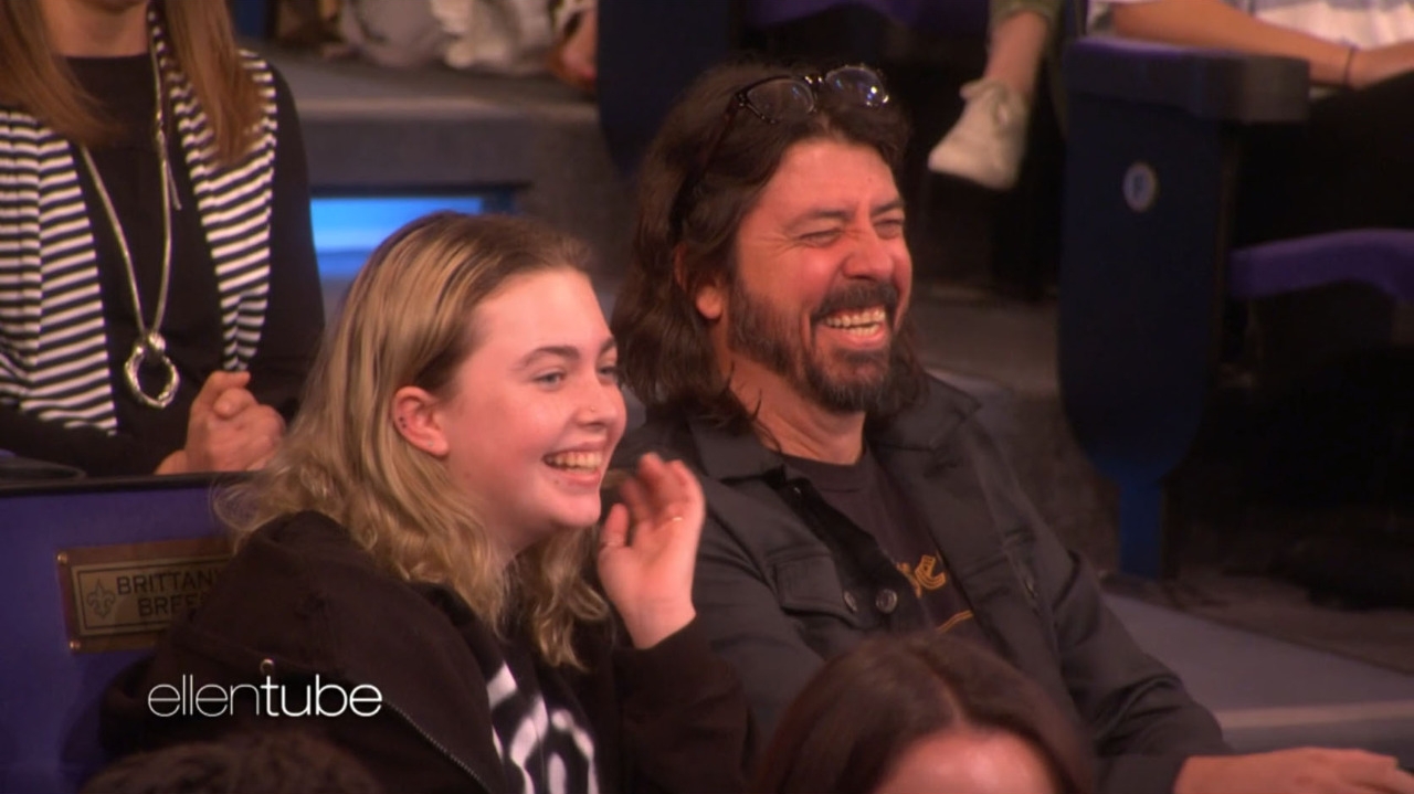 Com Dave e Violet Grohl na plateia, confira a entrevista de Billie ...